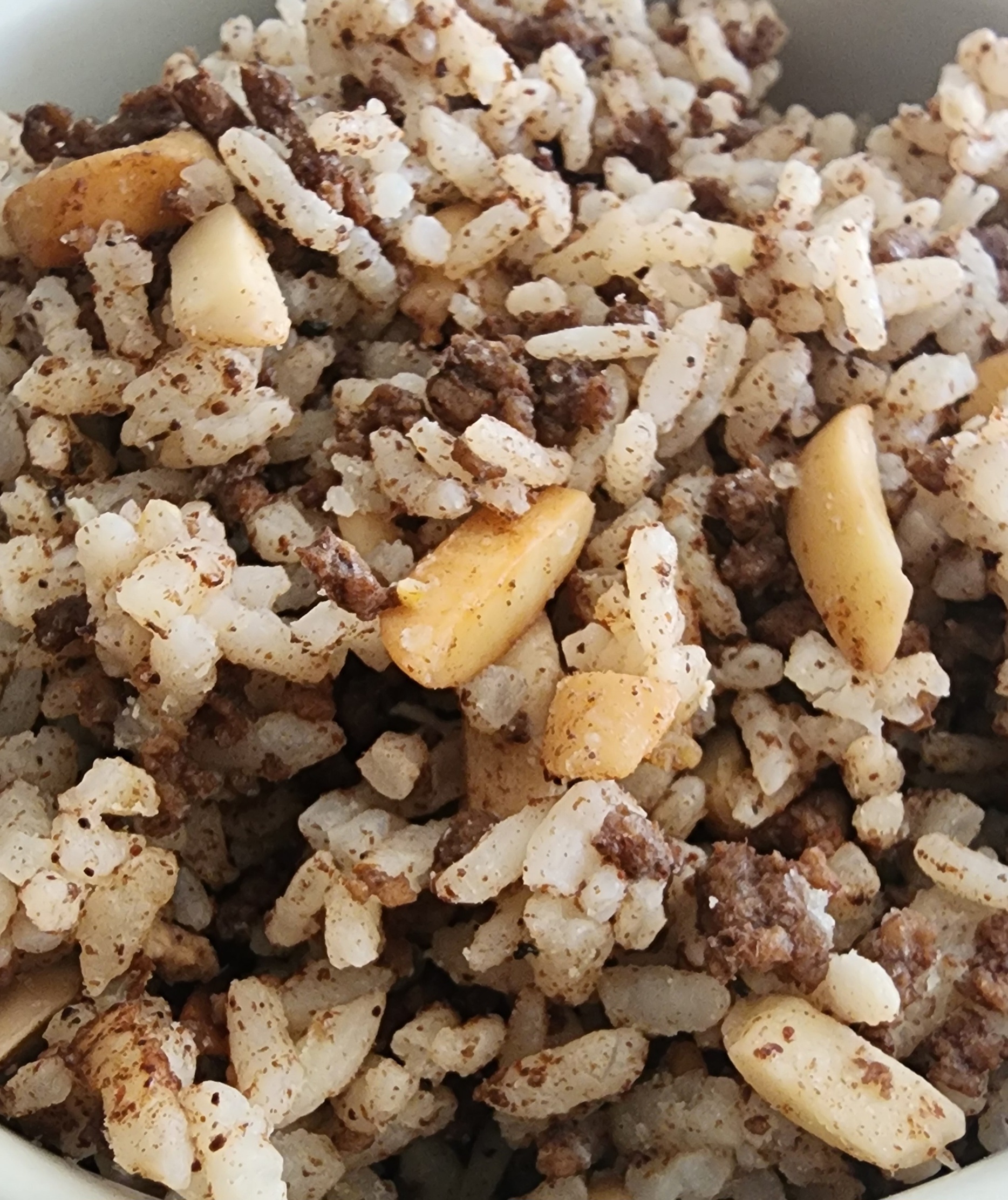 Mediterranean Rice With Beef and Roasted Almonds