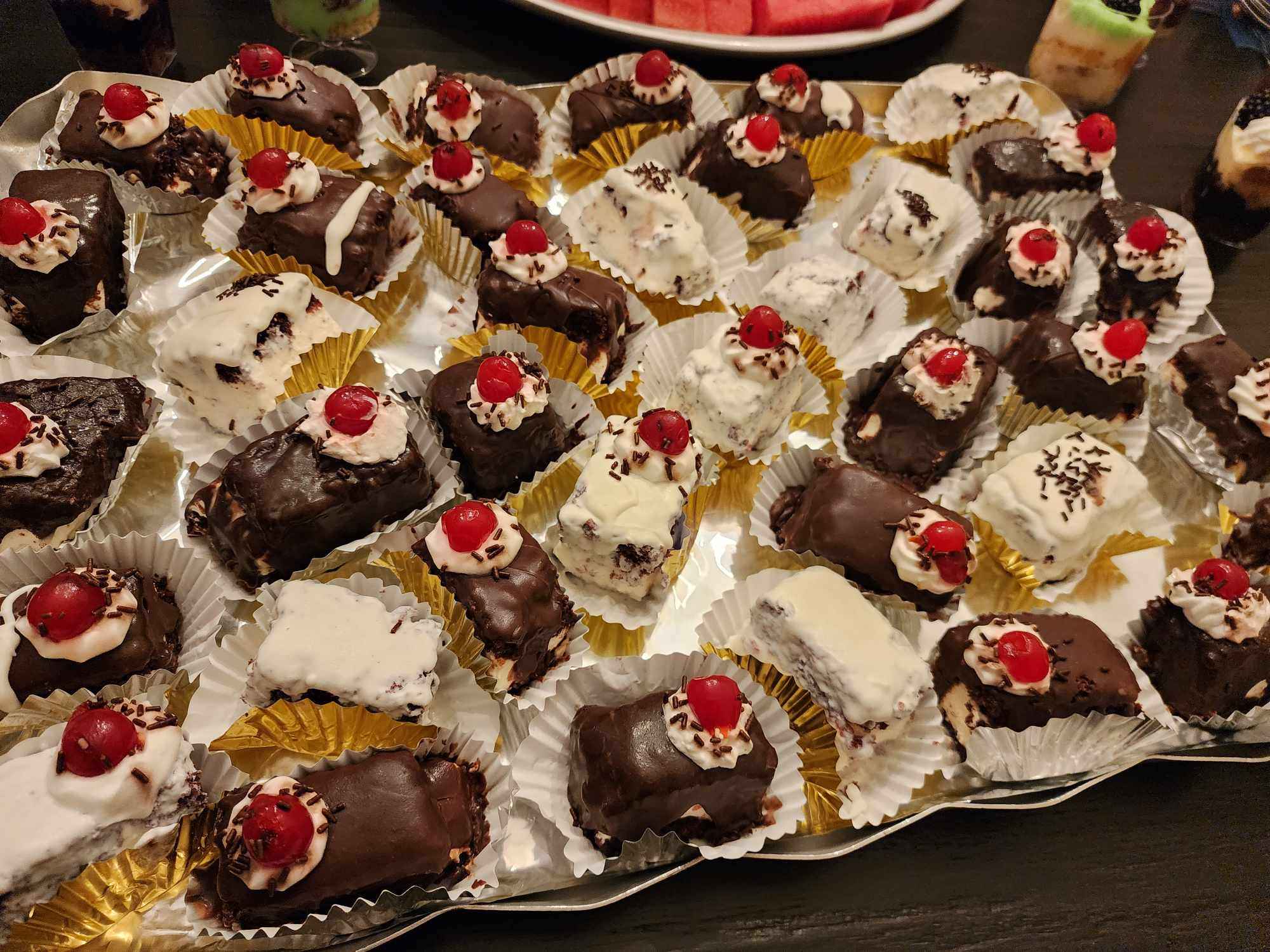 87 Mini Cake Dessert Tray